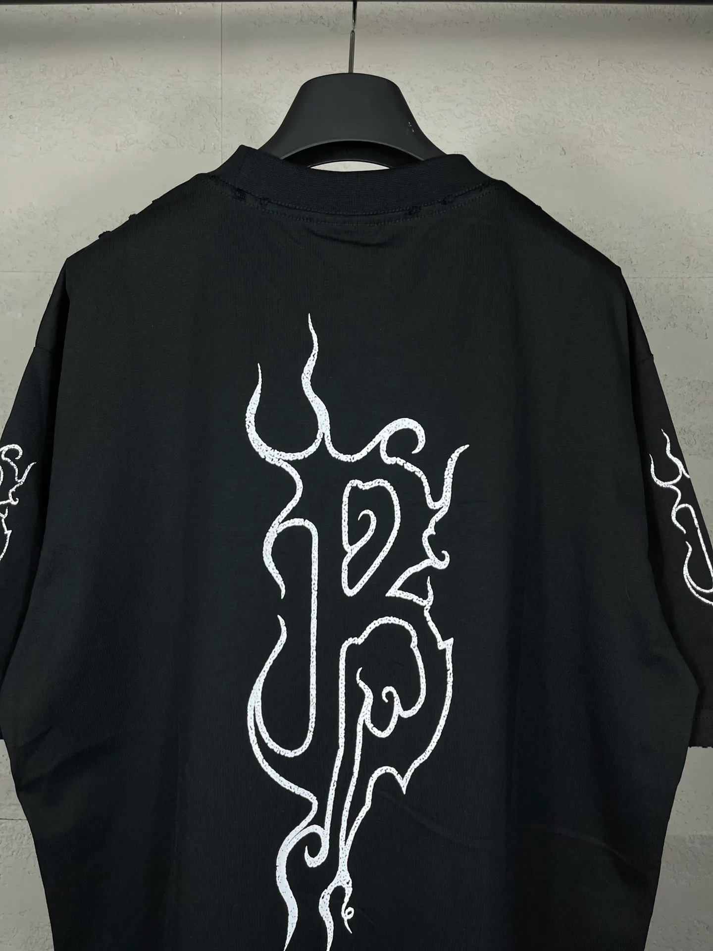 【 . Quality】BALENCI*GA/ .2024New Arrival LOGO T 。 . Authentic ， ！ ZP 。 260 ， . ， ，。 。Classic LOGO ， ， 。 . ， ， ， OS . Same Style ：BL 233303 ：Black，White，Yellow， Size：XS L